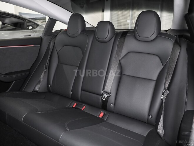 Tesla Model 3-9