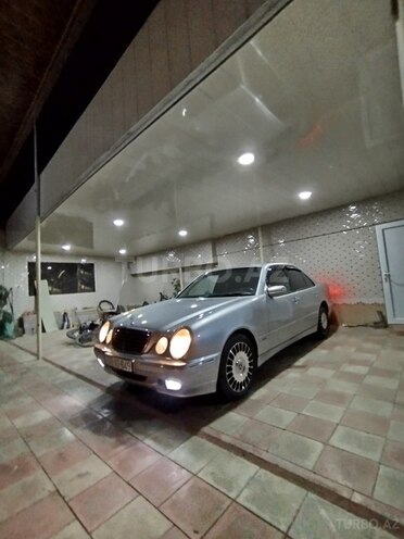 Mercedes E 240 2000, 350,000 km - 2.4 l - Tovuz