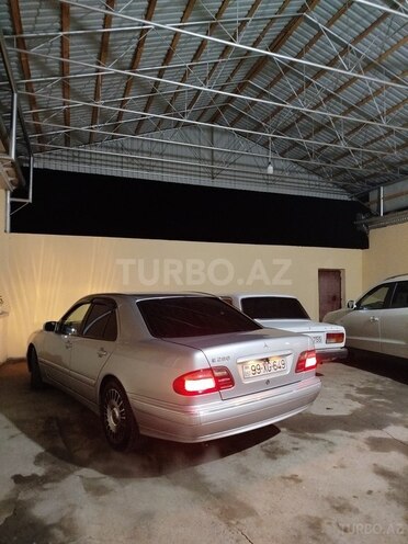 Mercedes E 240 2000, 350,000 km - 2.4 l - Tovuz