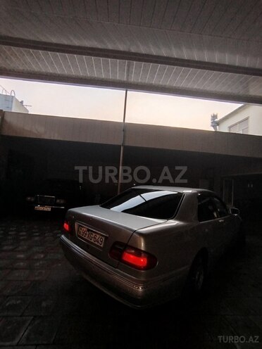 Mercedes E 240 2000, 350,000 km - 2.4 l - Tovuz
