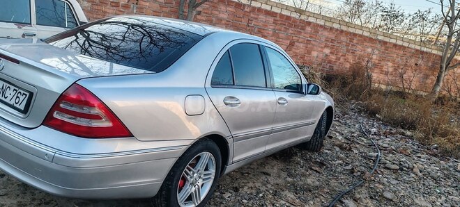 Mercedes C 240 2000, 298,100 km - 2.4 л - Tovuz