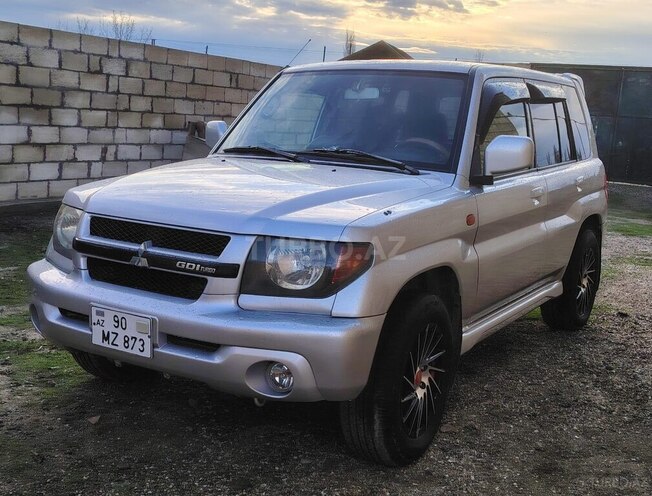 Mitsubishi Pajero io 2001, 300,000 km - 2.0 л - Salyan