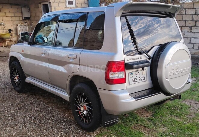 Mitsubishi Pajero io 2001, 300,000 km - 2.0 л - Salyan