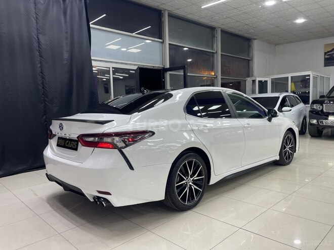 Toyota Camry-13