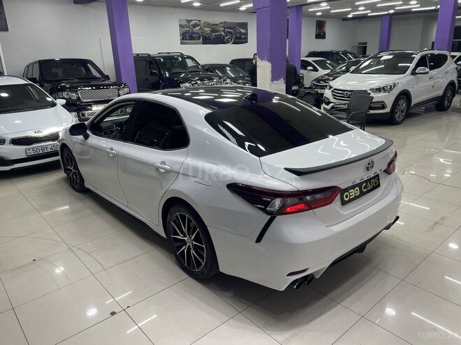 Toyota Camry-11