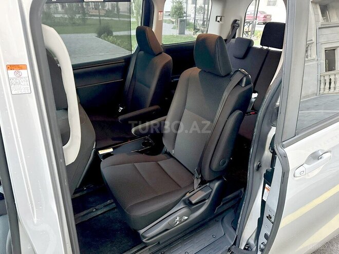 Toyota Noah 2018, 72,000 km - 1.8 l - Bakı