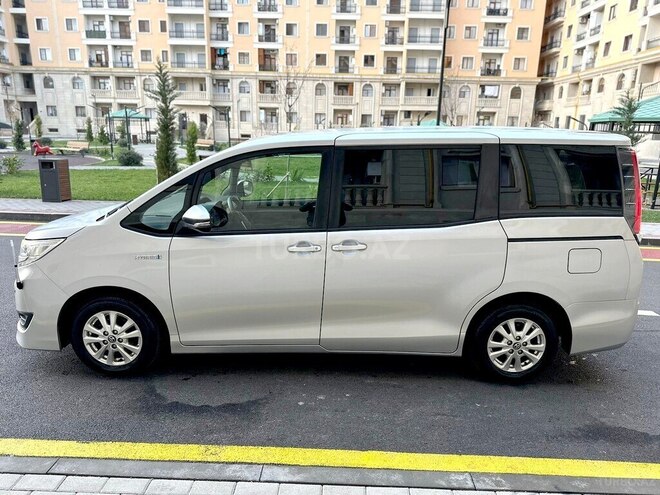 Toyota Noah 2018, 72,000 km - 1.8 l - Bakı