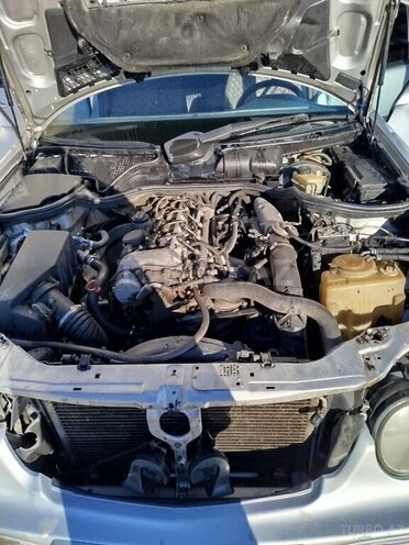 Mercedes E 220 d 1998, 568,800 km - 2.2 l - Sabirabad