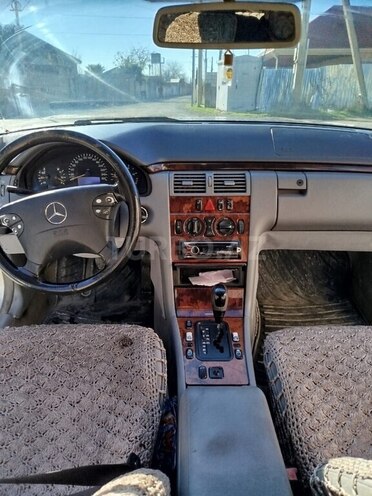 Mercedes E 220 d 1998, 568,800 km - 2.2 l - Sabirabad
