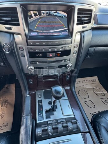 Lexus LX 570-16