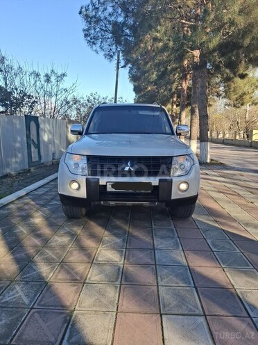 Mitsubishi Pajero 2008, 180,370 km - 3.0 л - Ucar