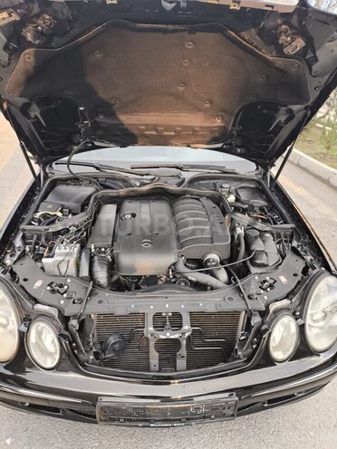 Mercedes E 270 2002, 246,000 km - 2.7 l - Bakı