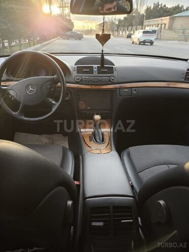 Mercedes E 270 2002, 246,000 km - 2.7 l - Bakı