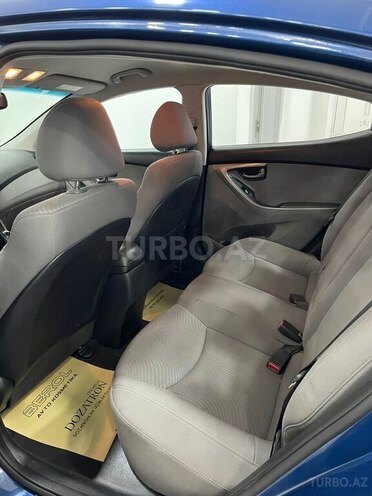 Hyundai Elantra-13