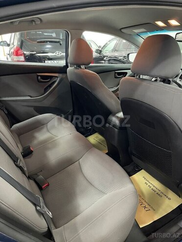 Hyundai Elantra-14