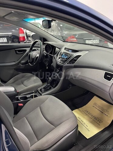 Hyundai Elantra-12