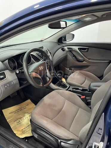 Hyundai Elantra-11