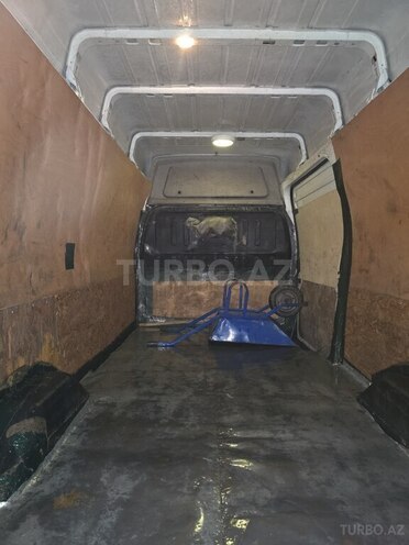 Ford Transit-9