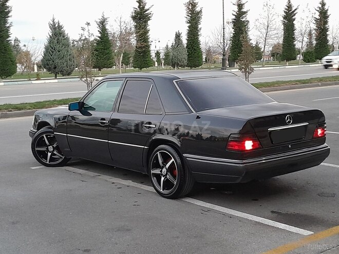 Mercedes E 220 1994, 335,432 km - 2.2 л - Sumqayıt