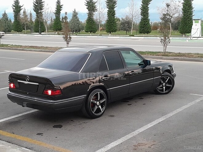 Mercedes E 220 1994, 335,432 km - 2.2 л - Sumqayıt