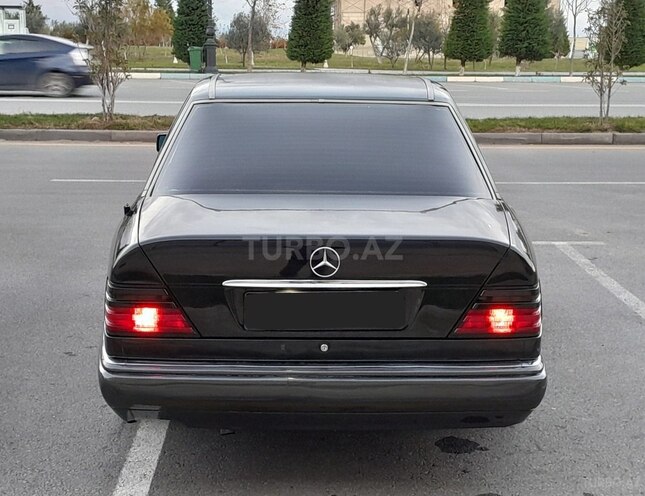 Mercedes E 220 1994, 335,432 km - 2.2 л - Sumqayıt