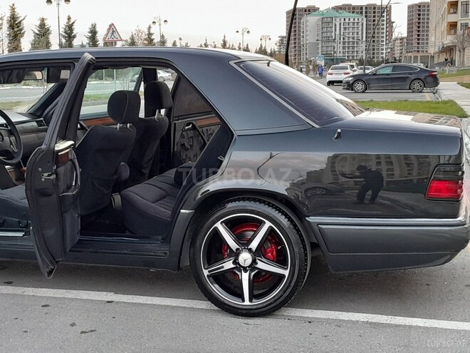 Mercedes E 220 1994, 335,432 km - 2.2 л - Sumqayıt