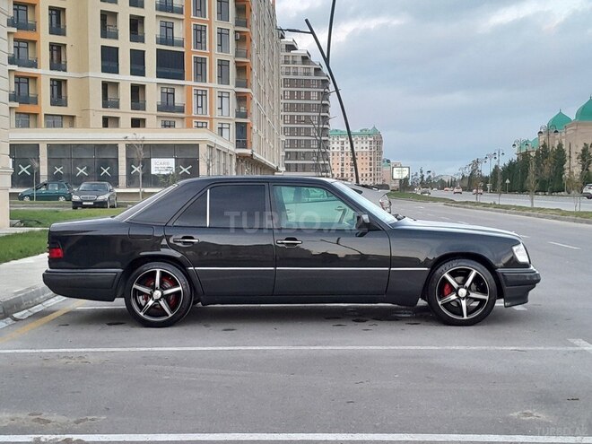 Mercedes E 220 1994, 335,432 km - 2.2 л - Sumqayıt