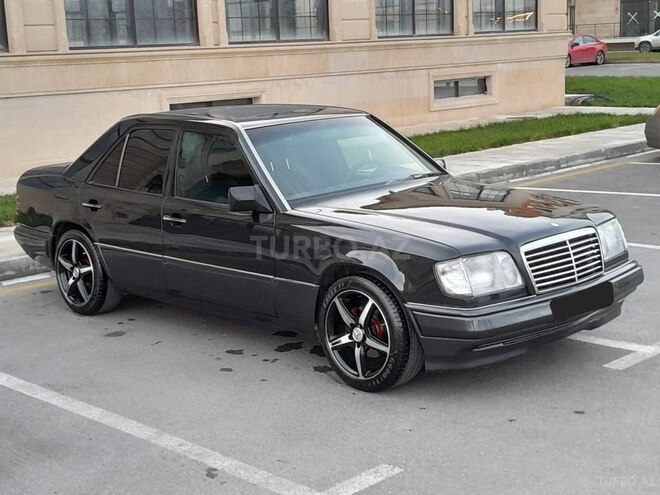 Mercedes E 220 1994, 335,432 km - 2.2 л - Sumqayıt