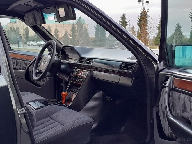 Mercedes E 220 1994, 335,432 km - 2.2 л - Sumqayıt