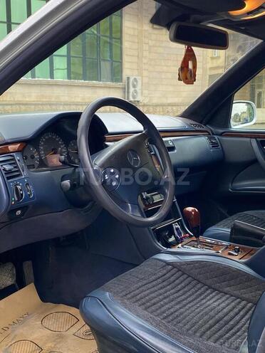 Mercedes E 220 d 1999, 366,500 km - 2.2 л - Bakı