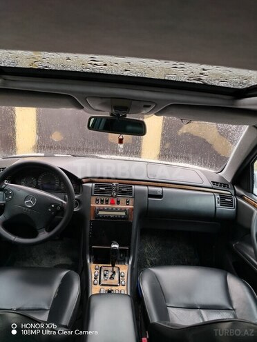 Mercedes E 320 1999, 280,000 km - 3.2 l - Sumqayıt