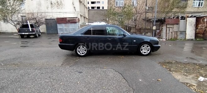 Mercedes E 240 1998, 370,000 km - 2.4 l - Bakı