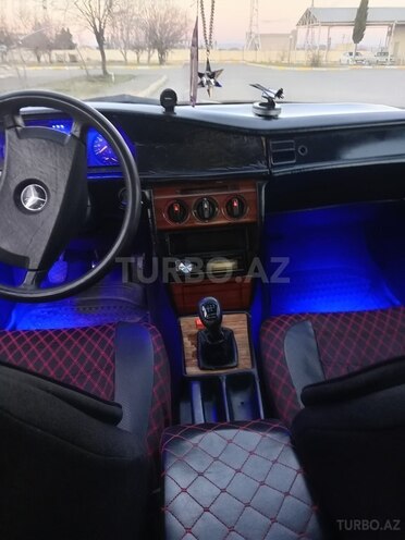 Mercedes 190 1991, 196,858 km - 2.3 l - Tovuz