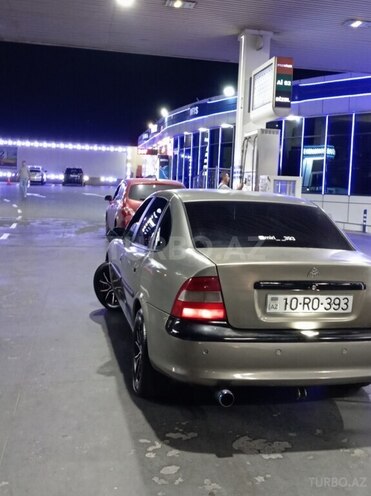 Opel Vectra 1997, 305,000 km - 1.8 л - Bakı