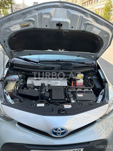Toyota Prius V 2016, 335,000 km - 1.8 л - Bakı