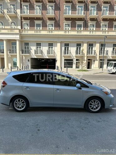Toyota Prius V 2016, 335,000 km - 1.8 л - Bakı