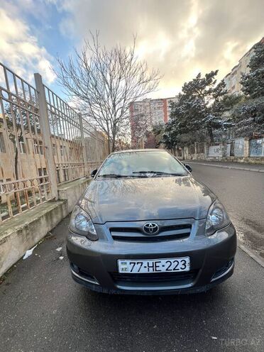 Toyota Corolla 2004, 240,000 km - 1.4 l - Bakı