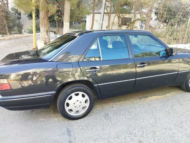 Mercedes E 220 1994, 425,000 km - 2.2 l - Bakı