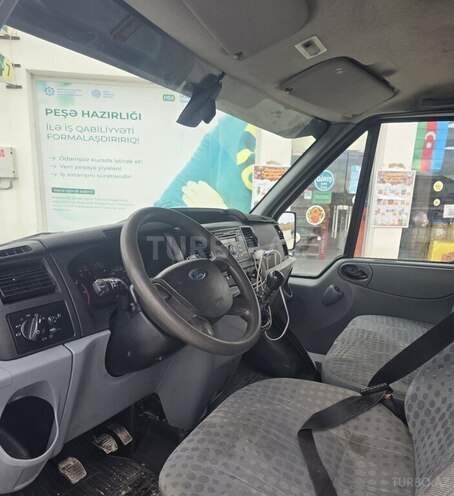 Ford Transit-5