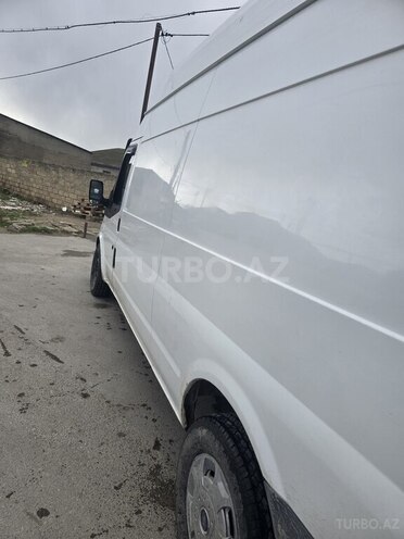 Ford Transit-10
