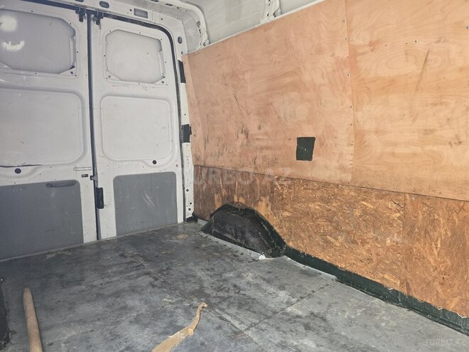 Ford Transit-3