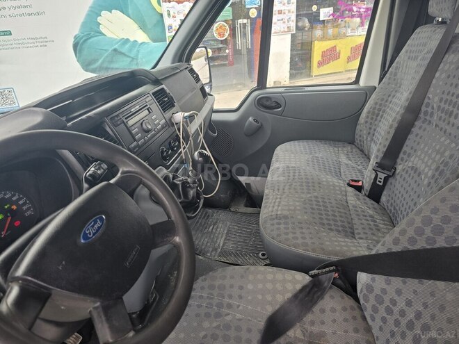 Ford Transit-11