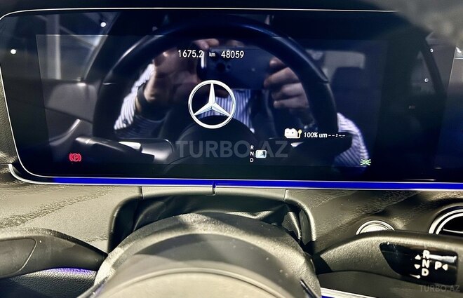 Mercedes E 300 e-39
