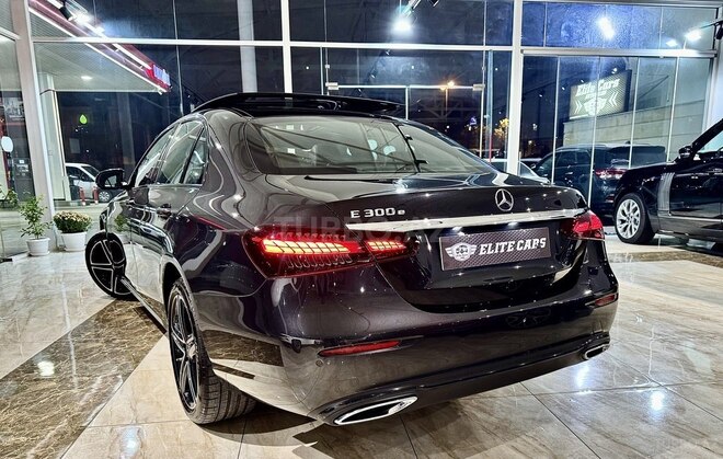 Mercedes E 300 e-16