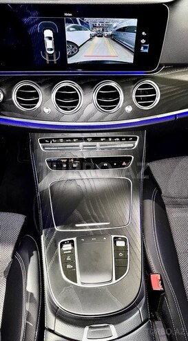 Mercedes E 300 e-38