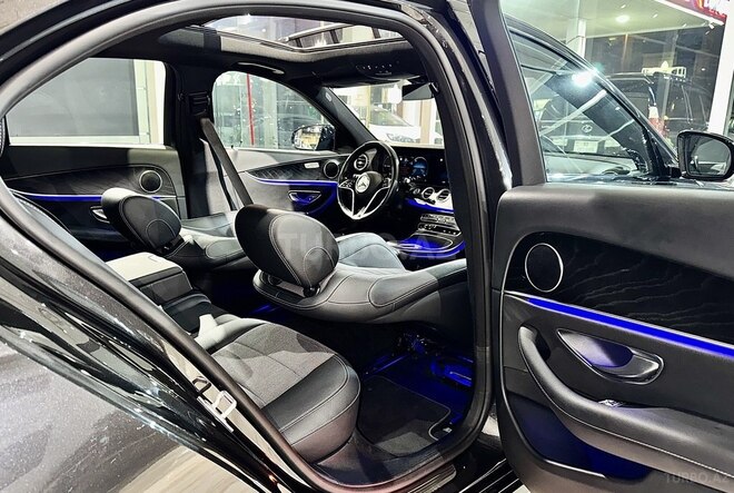Mercedes E 300 e-27