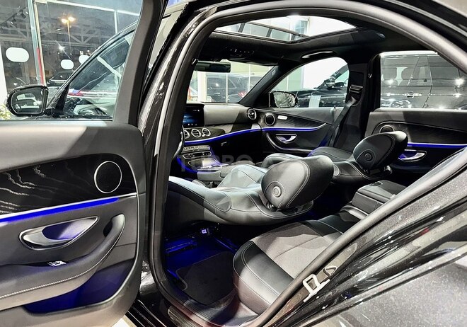 Mercedes E 300 e-28