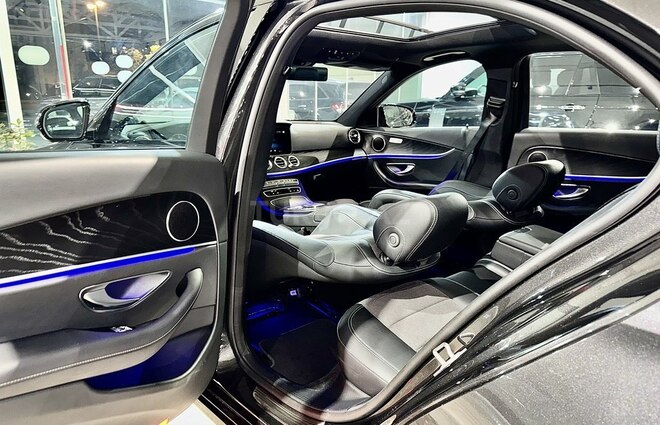 Mercedes E 300 e-32