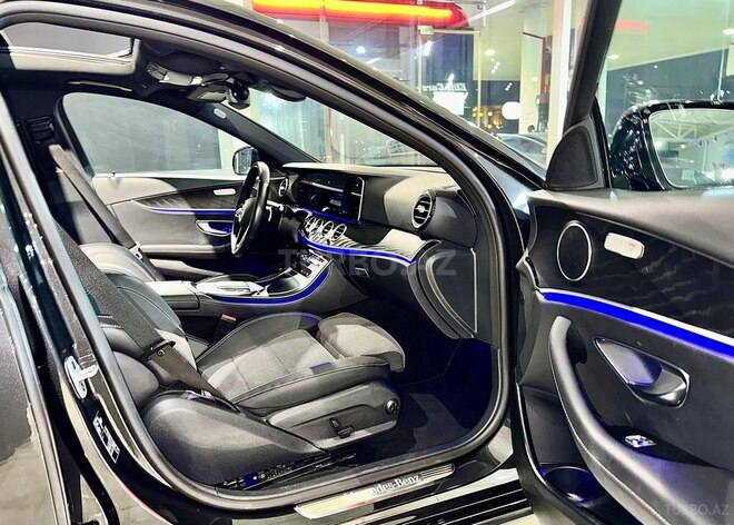 Mercedes E 300 e-34