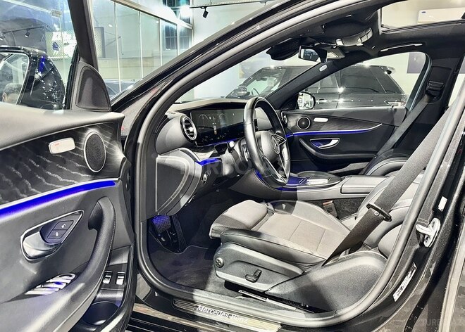 Mercedes E 300 e-24